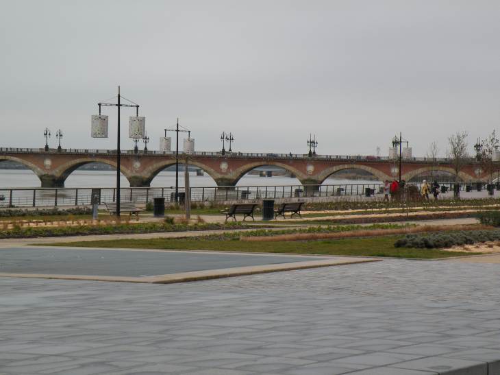  Le Pont de pierre
